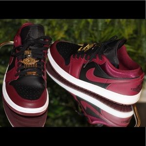 Nike Air Jordan dunks 1s, Size 9 in Women’s